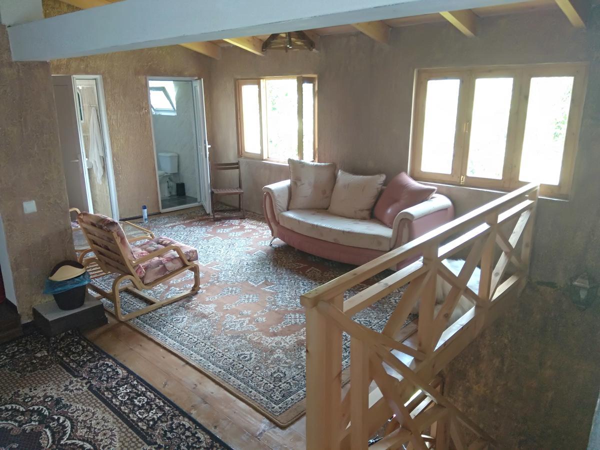 Laila Guest House Mestia Exterior photo