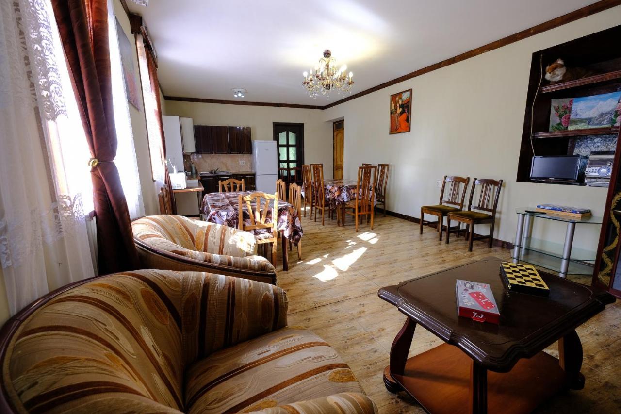 Laila Guest House Mestia Exterior photo
